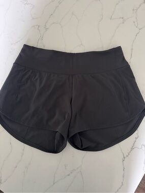 Lululemon Speed Up Grey Shorts size 6 Tall
